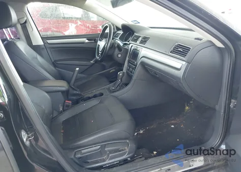 2017 Volkswagen Passat 1.8T R-Line z USA, uszkodzony, nr VIN 1VWDT7A39HC044693